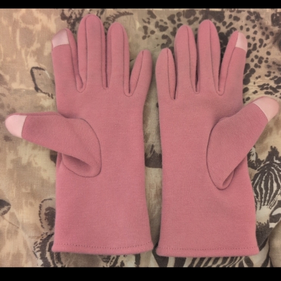 Pretty In Pink Touchscreen Fleece Lined Pearl Gloves - Picture 2 of 8